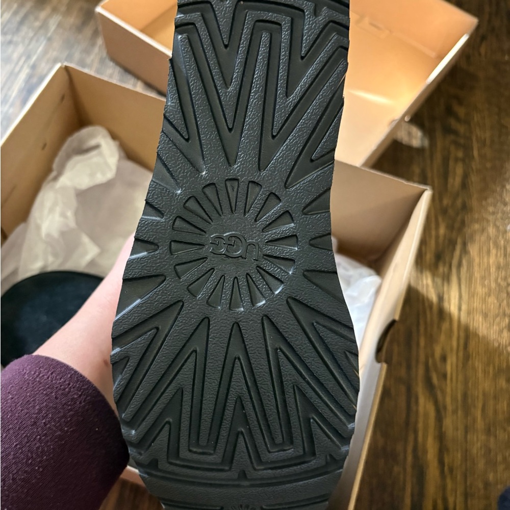 UGG Mini NWT - image 3